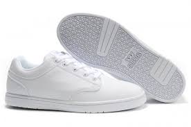 193.- Zapatillas blancas de tela siempre limpias